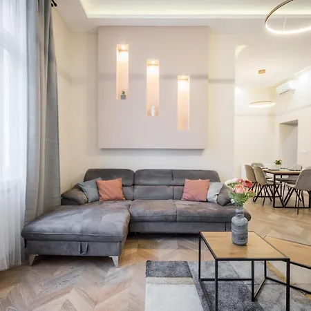 Amora Homes 3 Bedrooms Bright Flat In The Heart Of The -free Parking Need Reservation 公寓