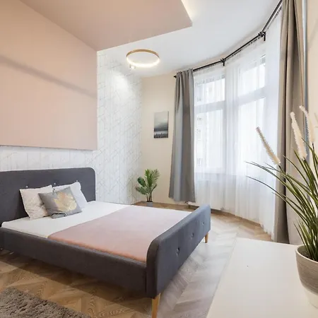 公寓 Amora Homes 3 Bedrooms Bright Flat In The Heart Of The -free Parking Need Reservation *