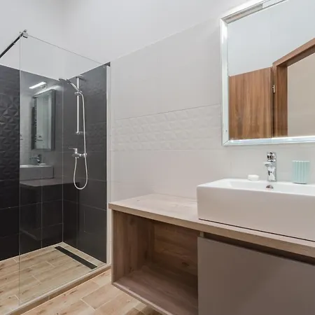 公寓 Amora Homes 3 Bedrooms Bright Flat In The Heart Of The -free Parking Need Reservation *