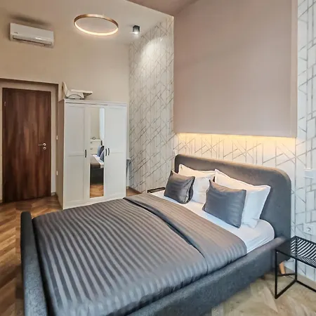 Amora Homes 3 Bedrooms Bright Flat In The Heart Of The -free Parking Need Reservation