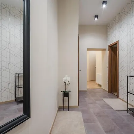 Lägenhet Amora Homes 3 Bedrooms Bright Flat In The Heart Of The -free Parking Need Reservation Budapest