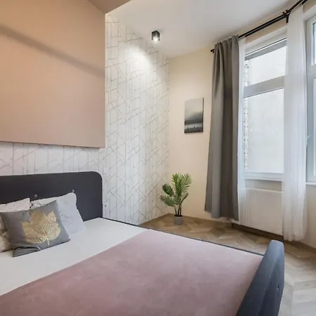 Lägenhet Amora Homes 3 Bedrooms Bright Flat In The Heart Of The -free Parking Need Reservation Budapest
