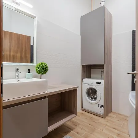 Amora Homes 3 Bedrooms Bright Flat In The Heart Of The -free Parking Need Reservation Lägenhet Budapest