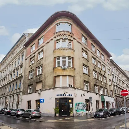 Amora Homes 3 Bedrooms Bright Flat In The Heart Of The -free Parking Need Reservation Budapest